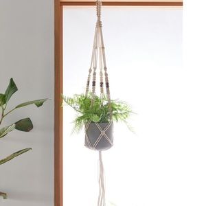 • macramé plant hanger •